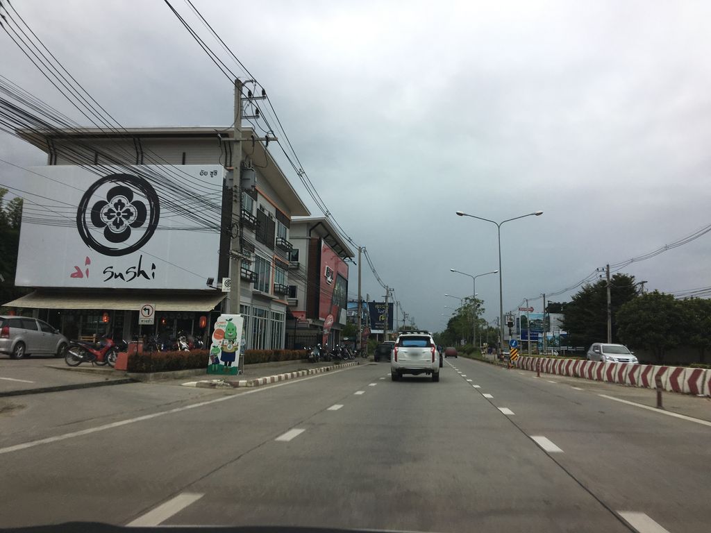 ภาพถนนตรงที่ Café Amazon ตั้งอยู่ ถ่ายโดย wapriz พ.ศ. 2561 (2018) · A street-level view of where Café Amazon stands, by wapriz in 2561 (2018)