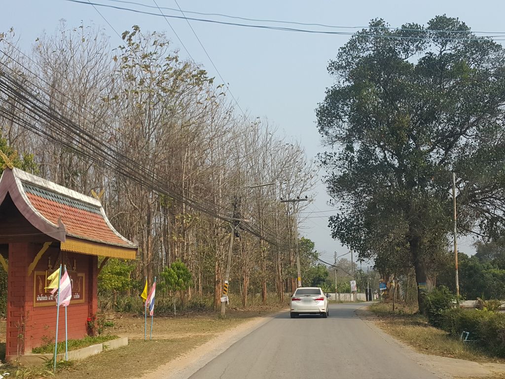 ภาพถนนตรงที่ CHOB - ชอบ ตั้งอยู่ ถ่ายโดย jrcarlsen พ.ศ. 2559 (2016) · A street-level view of where CHOB - ชอบ stands, by jrcarlsen in 2559 (2016)