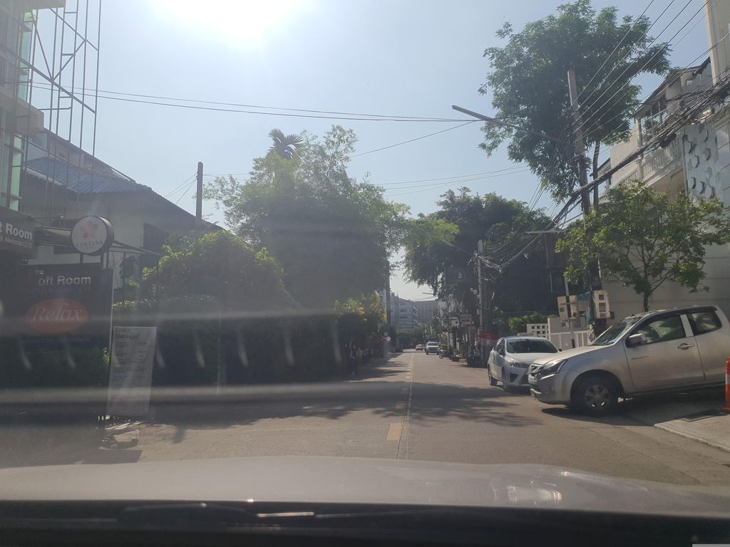 ภาพถนนตรงที่ Rugged Supply ตั้งอยู่ ถ่ายโดย jrcarlsen พ.ศ. 2566 (2023) · A street-level view of where Rugged Supply stands, by jrcarlsen in 2566 (2023)
