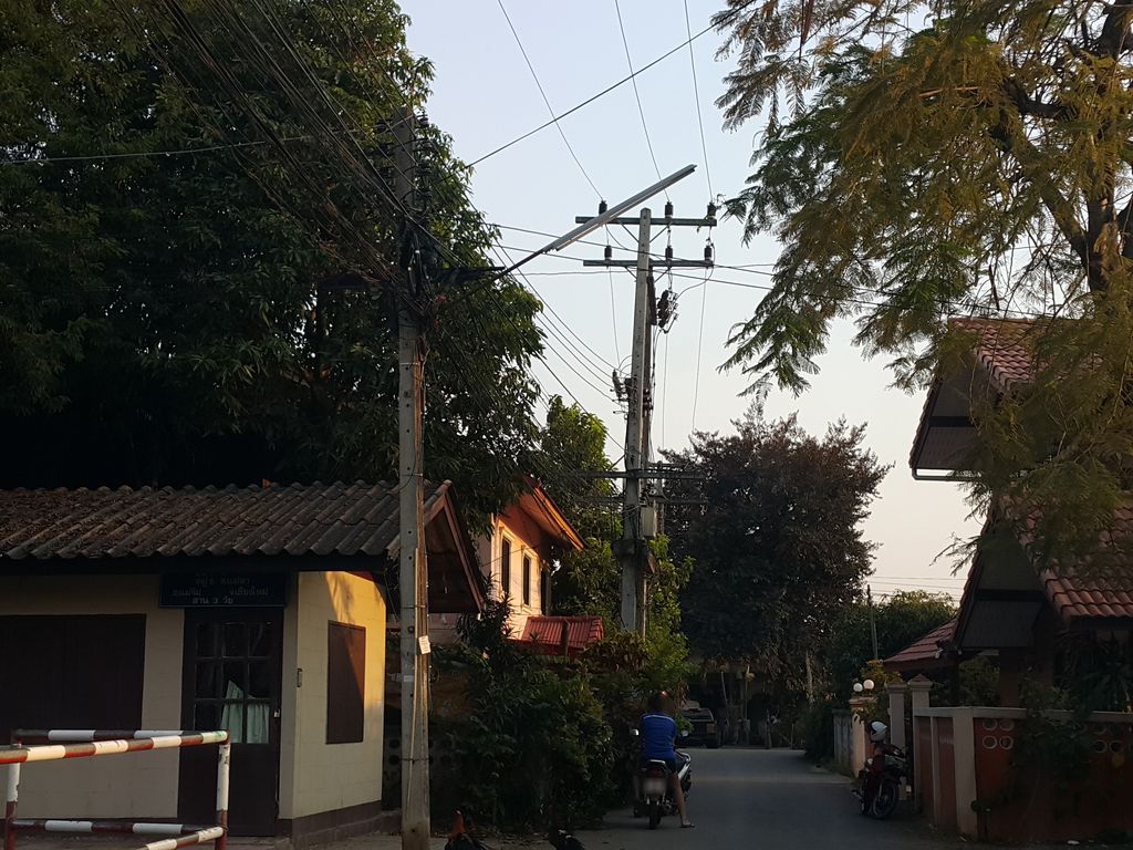 ภาพถนนตรงที่ บ้านดอนชัย อ.แม่ริม ตั้งอยู่ ถ่ายโดย jrcarlsen พ.ศ. 2559 (2016) · A street-level view of where บ้านดอนชัย อ.แม่ริม · Ban Donchai A.Mae Rim stands, by jrcarlsen in 2559 (2016)