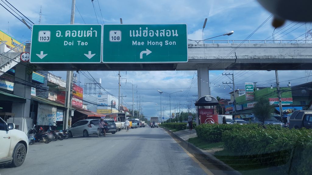 ภาพถนนตรงที่ ศูนย์สายตามหาชน ตั้งอยู่ ถ่ายโดย silamanee พ.ศ. 2561 (2018) · A street-level view of where ศูนย์สายตามหาชน · Saita Mahatna Centre stands, by silamanee in 2561 (2018)