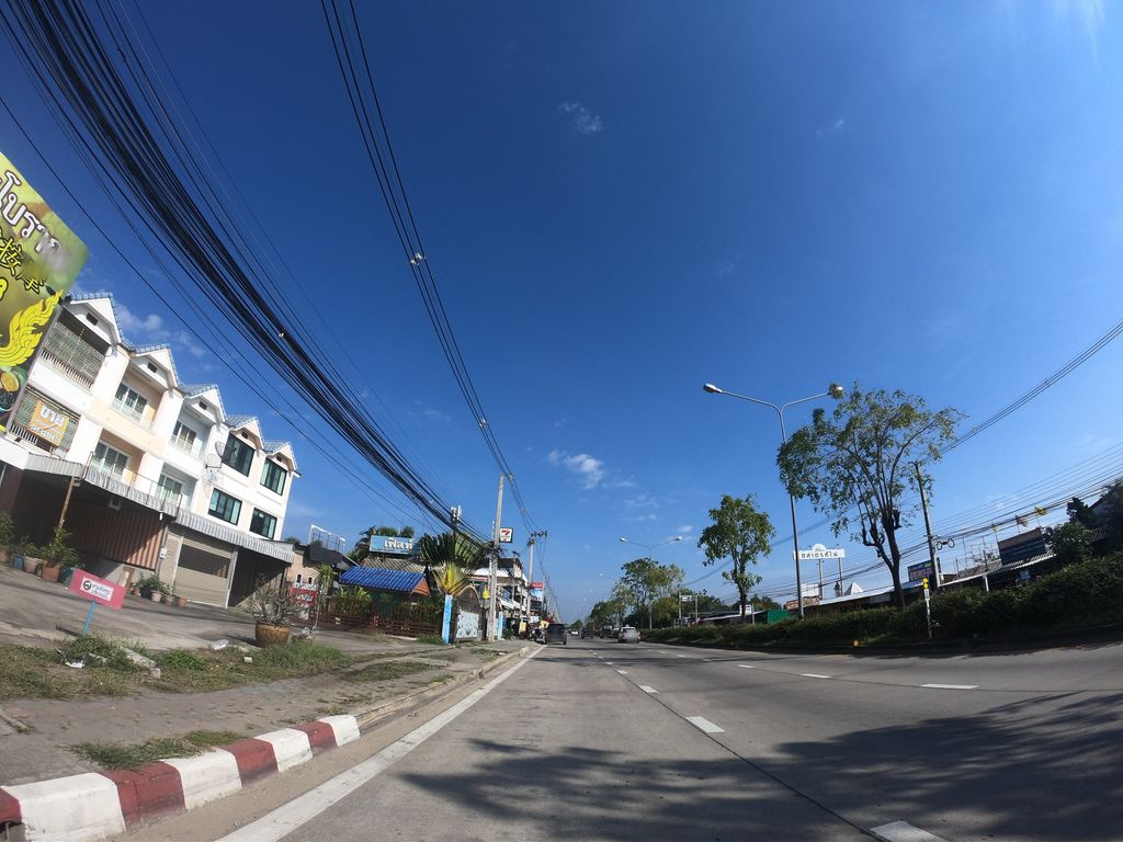 ภาพถนนตรงที่ รังษิมา เซรามิค ตั้งอยู่ ถ่ายโดย chanuwath_grab พ.ศ. 2562 (2019) · A street-level view of where รังษิมา เซรามิค · Rangsima Seramik stands, by chanuwath_grab in 2562 (2019)