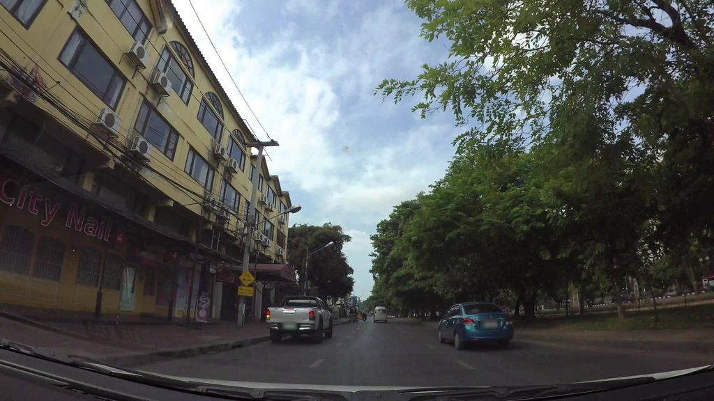 ภาพถนนตรงที่ Arak Thai Massage & City Nail ตั้งอยู่ ถ่ายโดย kaart_3 พ.ศ. 2562 (2019) · A street-level view of where Arak Thai Massage & City Nail stands, by kaart_3 in 2562 (2019)