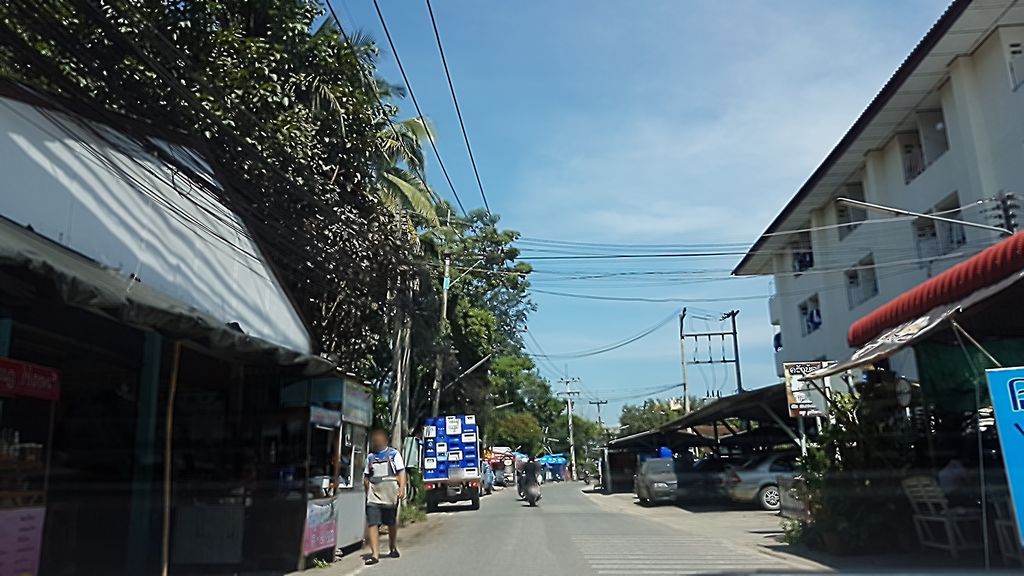 ภาพถนนตรงที่ Express Laundry Chiangmai ตั้งอยู่ ถ่ายโดย ekkarin พ.ศ. 2559 (2016) · A street-level view of where Express Laundry Chiangmai stands, by ekkarin in 2559 (2016)