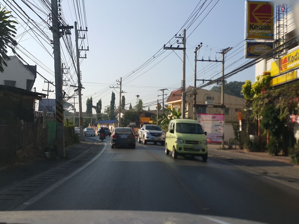 ภาพถนนตรงที่ ประกัน อลิอันซ์ อยุธยา สันป่าตอง เชียงใหม่ - วิภาวดี สีสมปวน ตั้งอยู่ ถ่ายโดย jrcarlsen พ.ศ. 2558 (2015) · A street-level view of where ประกัน อลิอันซ์ อยุธยา สันป่าตอง เชียงใหม่ - วิภาวดี สีสมปวน · Prakan Allianz Yutya San Pa Tong Chiang Mai - Wiphaodi Sitmapuan stands, by jrcarlsen in 2558 (2015)