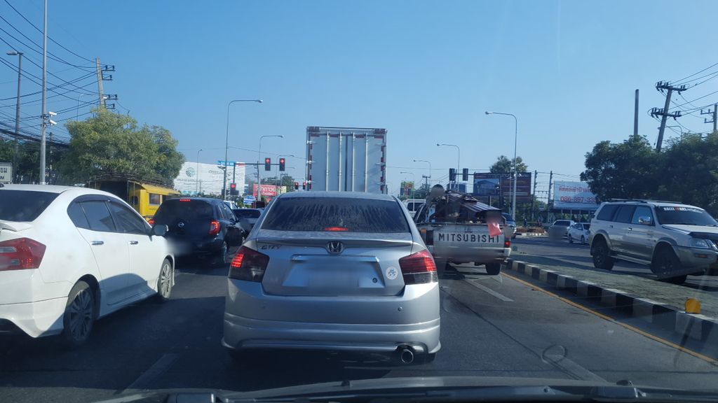 ภาพถนนตรงที่ ก๋วยเตี๋ยวสี่แยกแม่เหียะ ตั้งอยู่ ถ่ายโดย silamanee พ.ศ. 2561 (2018) · A street-level view of where ก๋วยเตี๋ยวสี่แยกแม่เหียะ · Kuaitiao Si Yaekmaehia stands, by silamanee in 2561 (2018)