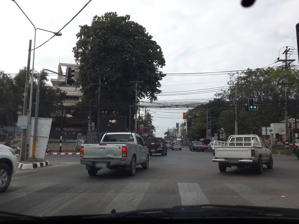 ภาพถนนตรงที่ Huarn Jana Boutique Resort ตั้งอยู่ ถ่ายโดย mishari พ.ศ. 2557 (2014) · A street-level view of where Huarn Jana Boutique Resort stands, by mishari in 2557 (2014)