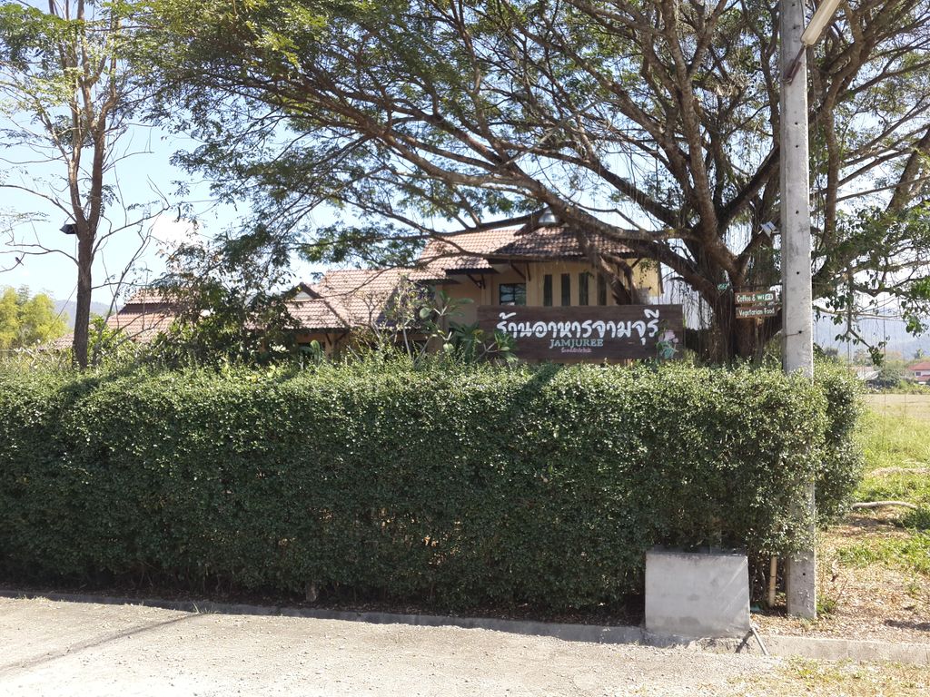 ภาพถนนตรงที่ Gunniga Cottons Office and Showroom ตั้งอยู่ ถ่ายโดย mishari พ.ศ. 2558 (2015) · A street-level view of where Gunniga Cottons Office and Showroom stands, by mishari in 2558 (2015)