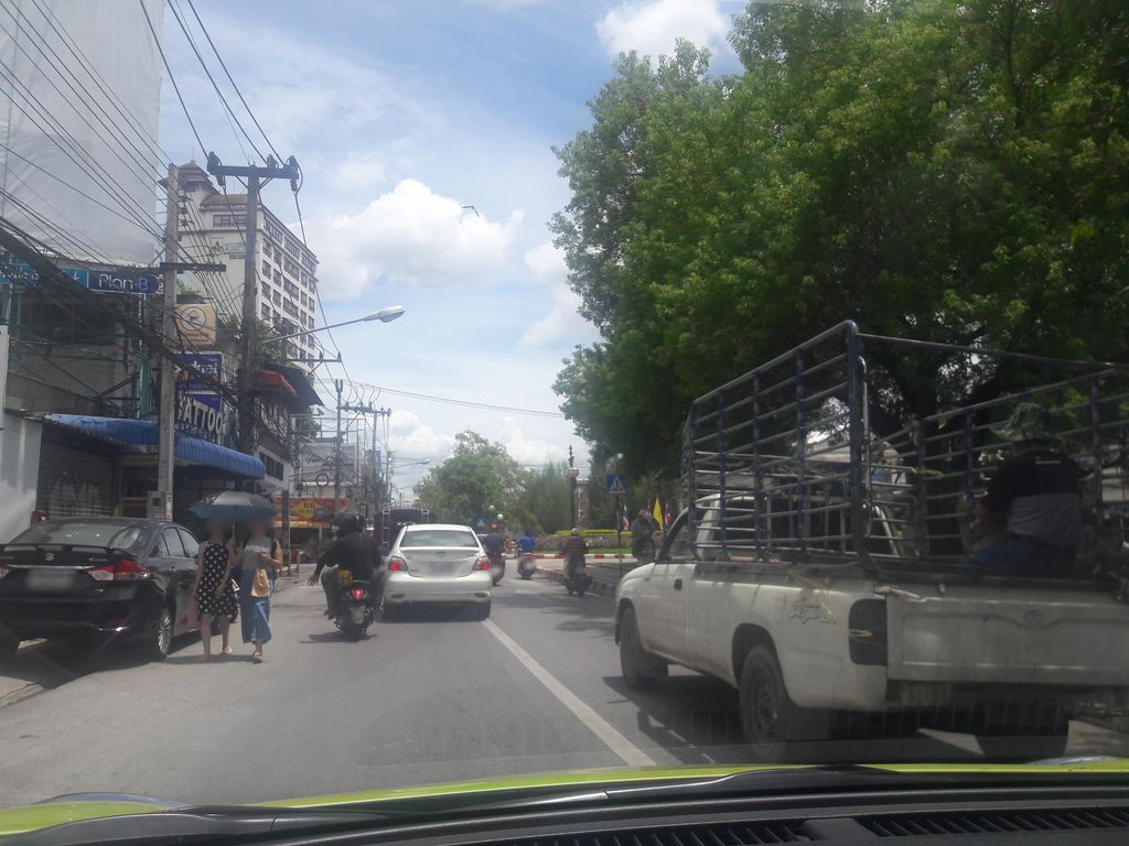 ภาพถนนตรงที่ de forest @ NIDHRA CAFE ตั้งอยู่ ถ่ายโดย ratchaphat พ.ศ. 2561 (2018) · A street-level view of where de forest @ NIDHRA CAFE stands, by ratchaphat in 2561 (2018)