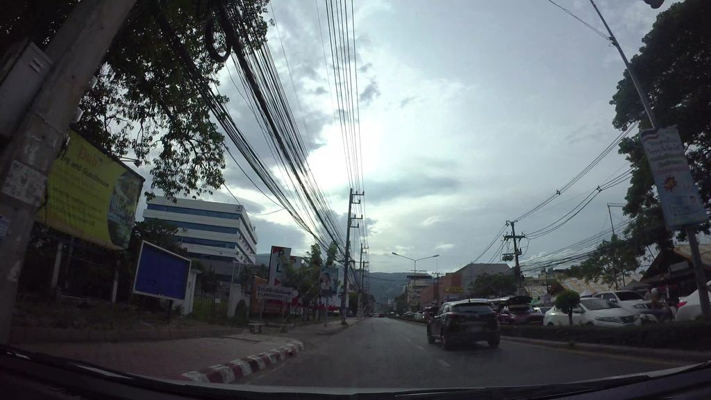 ภาพถนนตรงที่ ร้านกาแฟดอยปุย สาขาถนนห้วยแก้ว ตั้งอยู่ ถ่ายโดย kaart_3 พ.ศ. 2562 (2019) · A street-level view of where ร้านกาแฟดอยปุย สาขาถนนห้วยแก้ว · Doi Pui Sakha Thanon Huai Kaeo Coffee shop stands, by kaart_3 in 2562 (2019)