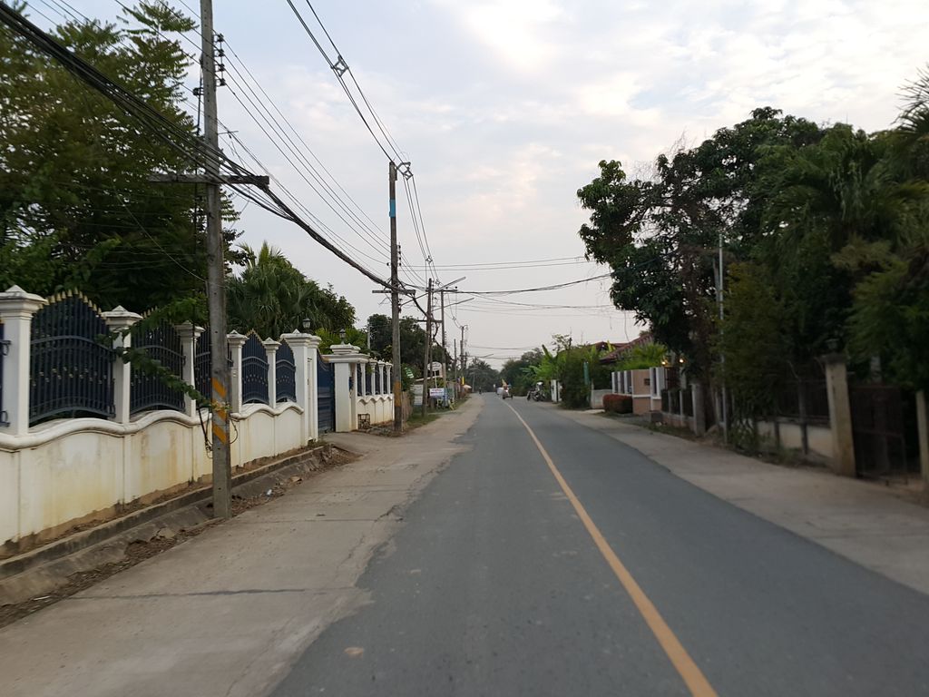 ภาพถนนตรงที่ NK SPACE ตั้งอยู่ ถ่ายโดย jrcarlsen พ.ศ. 2558 (2015) · A street-level view of where NK SPACE stands, by jrcarlsen in 2558 (2015)