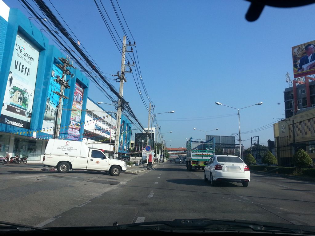 ภาพถนนตรงที่ Honda chiang mai ไม่เช็คเครดิตบูโร ตั้งอยู่ ถ่ายโดย mishari พ.ศ. 2557 (2014) · A street-level view of where Honda chiang mai ไม่เช็คเครดิตบูโร stands, by mishari in 2557 (2014)