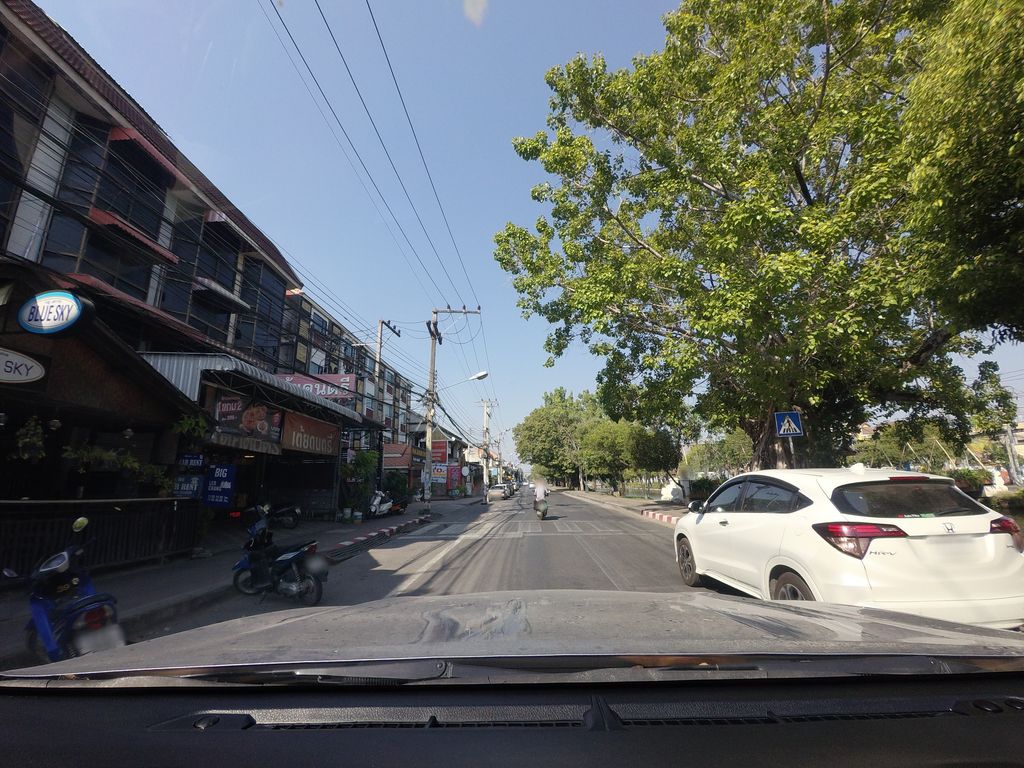 ภาพถนนตรงที่ Hmongster Lab ตั้งอยู่ ถ่ายโดย mishari พ.ศ. 2564 (2021) · A street-level view of where Hmongster Lab stands, by mishari in 2564 (2021)