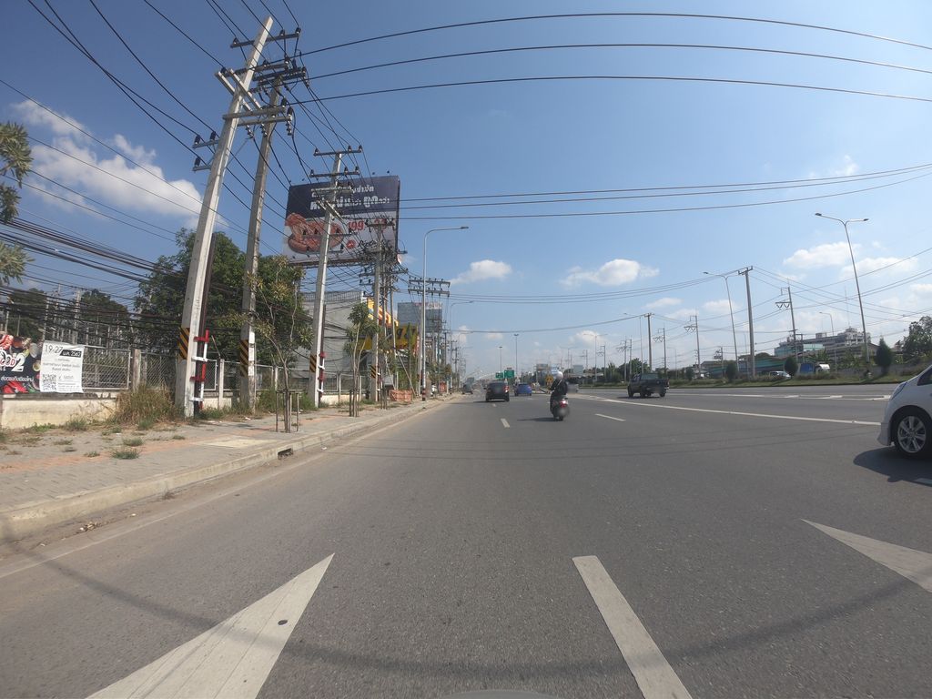 ภาพถนนตรงที่ เอกมอเตอร์คลับ ตั้งอยู่ ถ่ายโดย chanuwath_grab พ.ศ. 2562 (2019) · A street-level view of where เอกมอเตอร์คลับ · Ek Motor Club stands, by chanuwath_grab in 2562 (2019)
