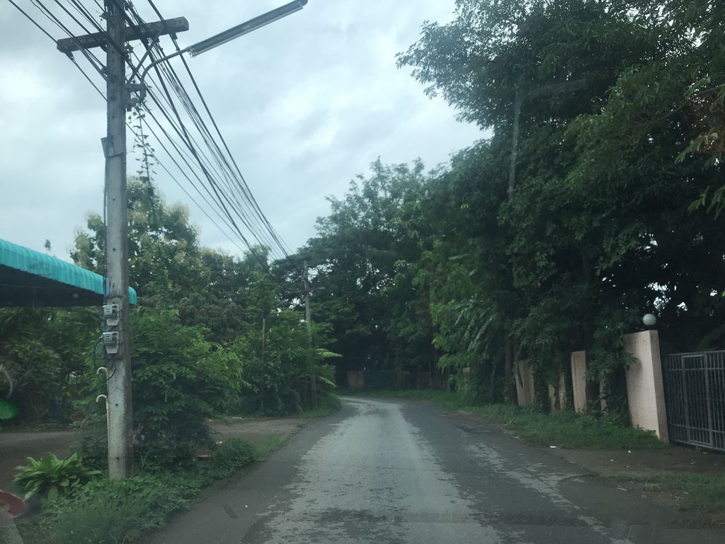 ภาพถนนตรงที่ สมาคมข้าราชการส่วนท้องถิ่นแห่งประเทศไทย ตั้งอยู่ ถ่ายโดย prasert พ.ศ. 2561 (2018) · A street-level view of where สมาคมข้าราชการส่วนท้องถิ่นแห่งประเทศไทย · Samakma Kha Ratcha Kan Suan Thongthin Haeng Prathetthai stands, by prasert in 2561 (2018)