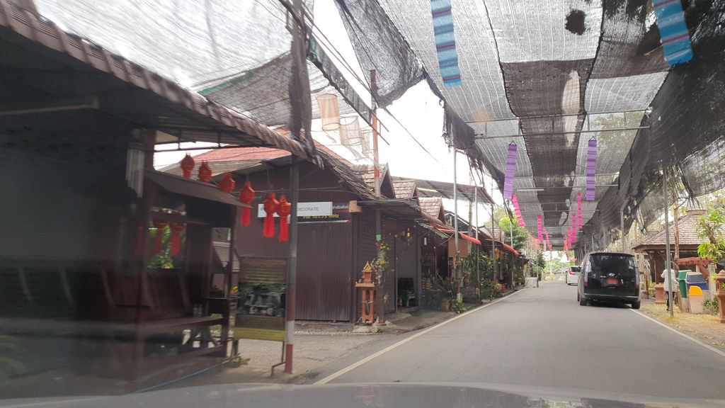 ภาพถนนตรงที่ Naijanshop ตั้งอยู่ ถ่ายโดย jrcarlsen พ.ศ. 2565 (2022) · A street-level view of where Naijanshop stands, by jrcarlsen in 2565 (2022)