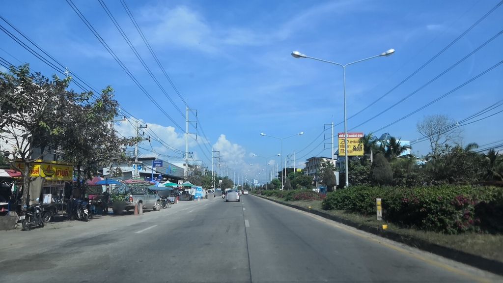 ภาพถนนตรงที่ Vray architecture chiang mai ตั้งอยู่ ถ่ายโดย charlesano พ.ศ. 2561 (2018) · A street-level view of where Vray architecture chiang mai stands, by charlesano in 2561 (2018)
