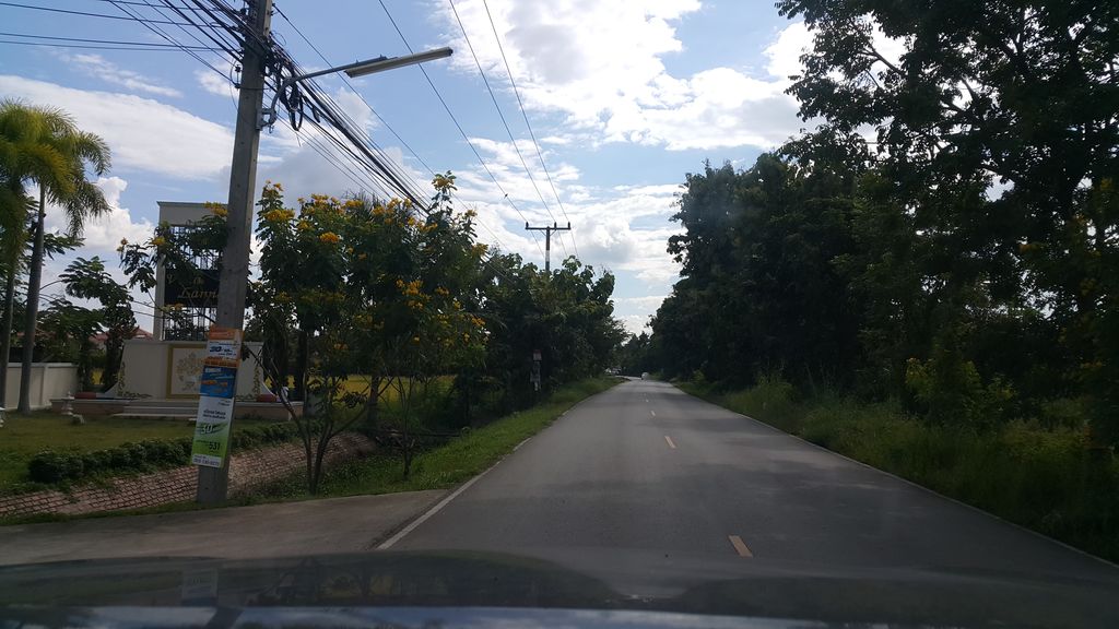 ภาพถนนตรงที่ Villa Lanna ตั้งอยู่ ถ่ายโดย jrcarlsen พ.ศ. 2560 (2017) · A street-level view of where Villa Lanna stands, by jrcarlsen in 2560 (2017)
