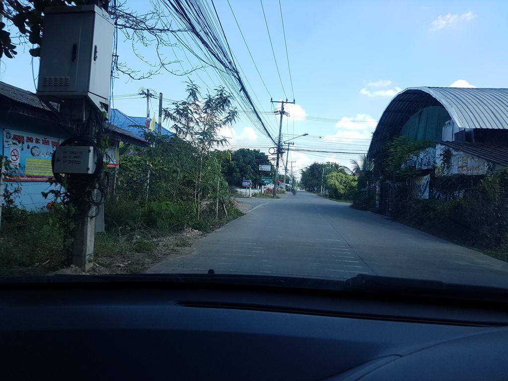 ภาพถนนตรงที่ คลินิกป่าไผ่รักษาสัตว์ ตั้งอยู่ ถ่ายโดย ekkarin พ.ศ. 2561 (2018) · A street-level view of where คลินิกป่าไผ่รักษาสัตว์ · Pa Phai Raksasat Clinic stands, by ekkarin in 2561 (2018)