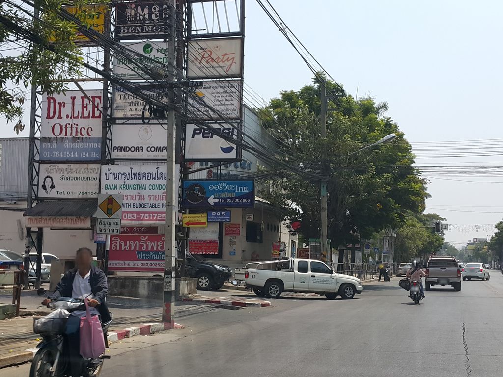 ภาพถนนตรงที่ Apex Fitness Chiangmai ตั้งอยู่ ถ่ายโดย jrcarlsen พ.ศ. 2559 (2016) · A street-level view of where Apex Fitness Chiangmai stands, by jrcarlsen in 2559 (2016)