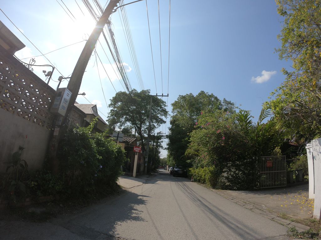 ภาพถนนตรงที่ Wassa Garden House ตั้งอยู่ ถ่ายโดย chanuwath_grab พ.ศ. 2562 (2019) · A street-level view of where Wassa Garden House stands, by chanuwath_grab in 2562 (2019)