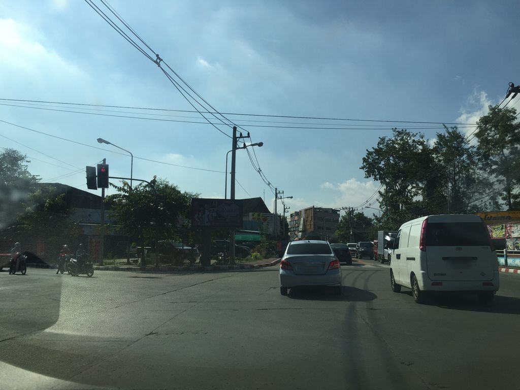 ภาพถนนตรงที่ ปี้บะป๊าว ไอติมมะพร้าวน้ำหอม กาดเมืองใหม่ ตั้งอยู่ ถ่ายโดย kyoko พ.ศ. 2561 (2018) · A street-level view of where ปี้บะป๊าว ไอติมมะพร้าวน้ำหอม กาดเมืองใหม่ · Pibapao Aitim Maphrao Namhom Kat Mueang Mai stands, by kyoko in 2561 (2018)