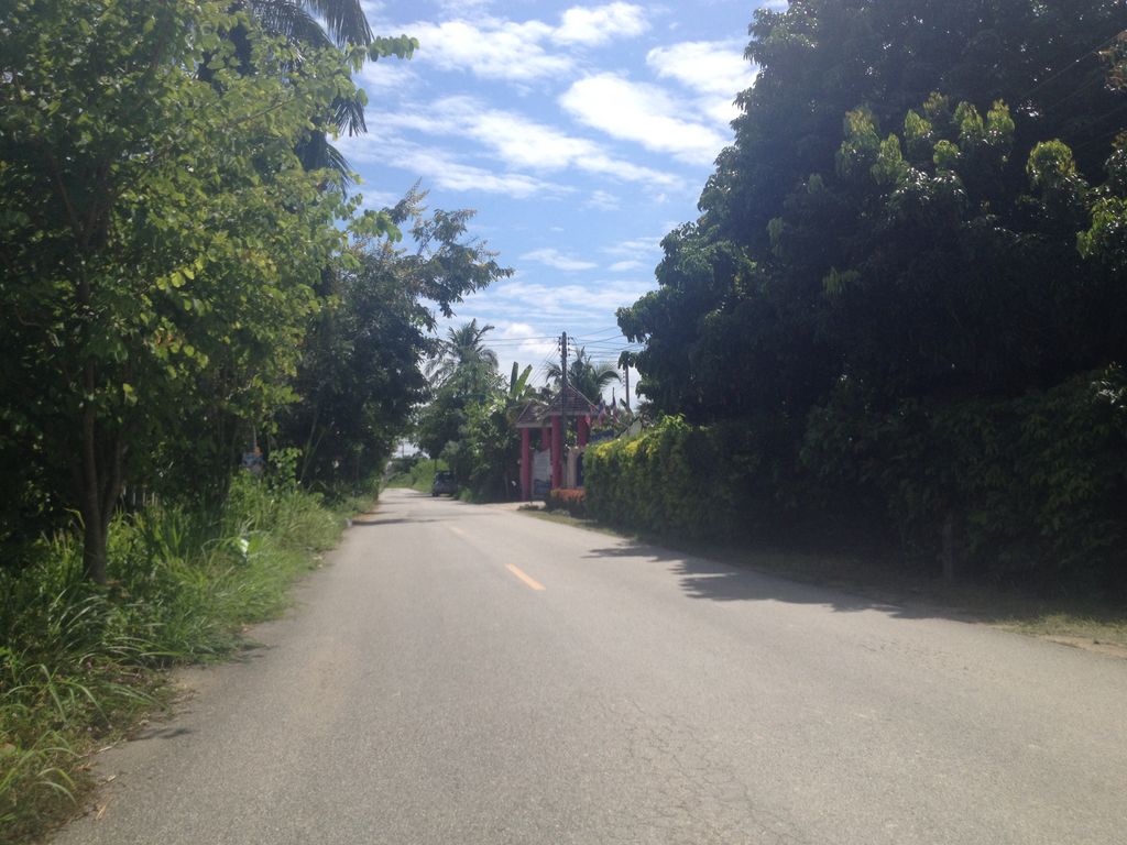 ภาพถนนตรงที่ Aim to kids foundation ตั้งอยู่ ถ่ายโดย jimwatana พ.ศ. 2558 (2015) · A street-level view of where Aim to kids foundation stands, by jimwatana in 2558 (2015)
