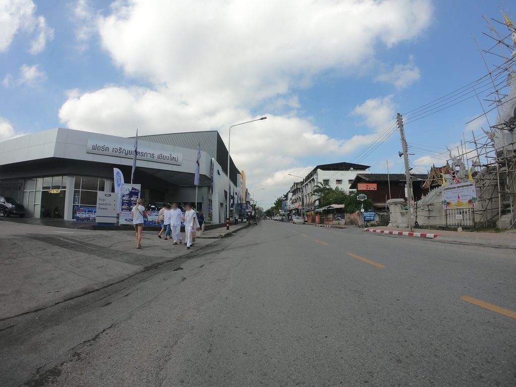 ภาพถนนตรงที่ ดีพอลหัวริน Changan ChiangMai ตั้งอยู่ ถ่ายโดย chanuwath_grab พ.ศ. 2562 (2019) · A street-level view of where ดีพอลหัวริน Changan ChiangMai stands, by chanuwath_grab in 2562 (2019)
