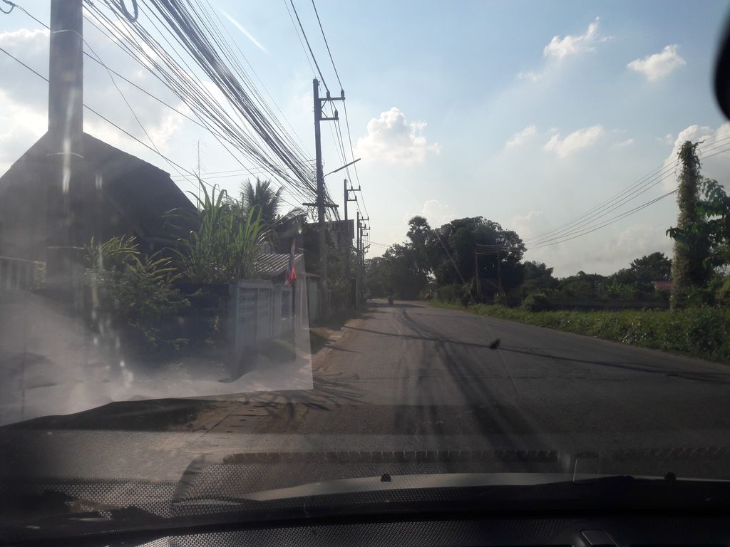 ภาพถนนตรงที่ ดีดีการค้า ตั้งอยู่ ถ่ายโดย noochjaree พ.ศ. 2561 (2018) · A street-level view of where ดีดีการค้า · Didikankha stands, by noochjaree in 2561 (2018)