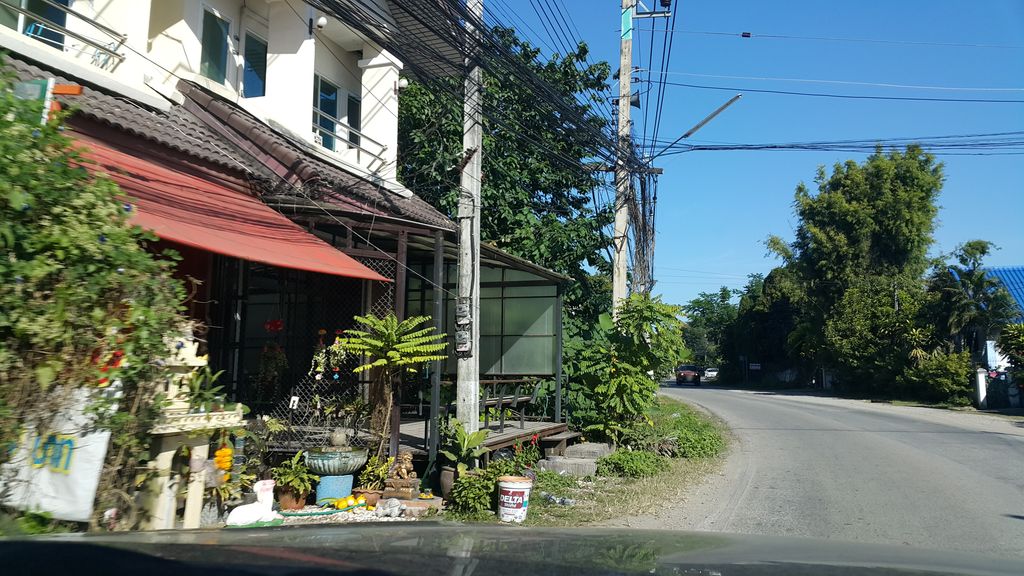 ภาพถนนตรงที่ ศักดิ์แอร์&ซาวด์ ตั้งอยู่ ถ่ายโดย jrcarlsen พ.ศ. 2559 (2016) · A street-level view of where ศักดิ์แอร์&ซาวด์ · Sakae&Sound stands, by jrcarlsen in 2559 (2016)