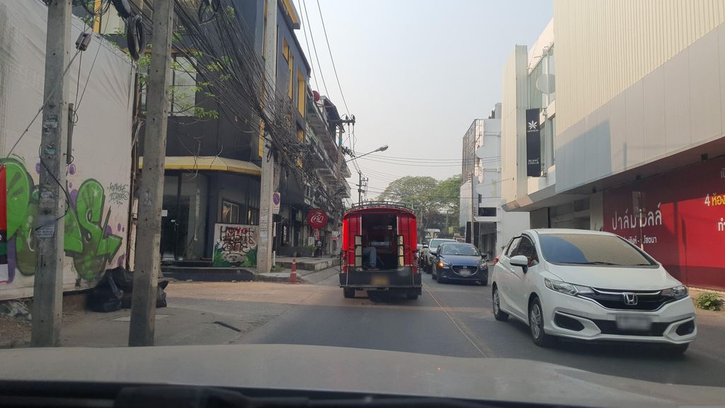ภาพถนนตรงที่ Norata Clinic ตั้งอยู่ ถ่ายโดย jrcarlsen พ.ศ. 2566 (2023) · A street-level view of where Norata Clinic stands, by jrcarlsen in 2566 (2023)