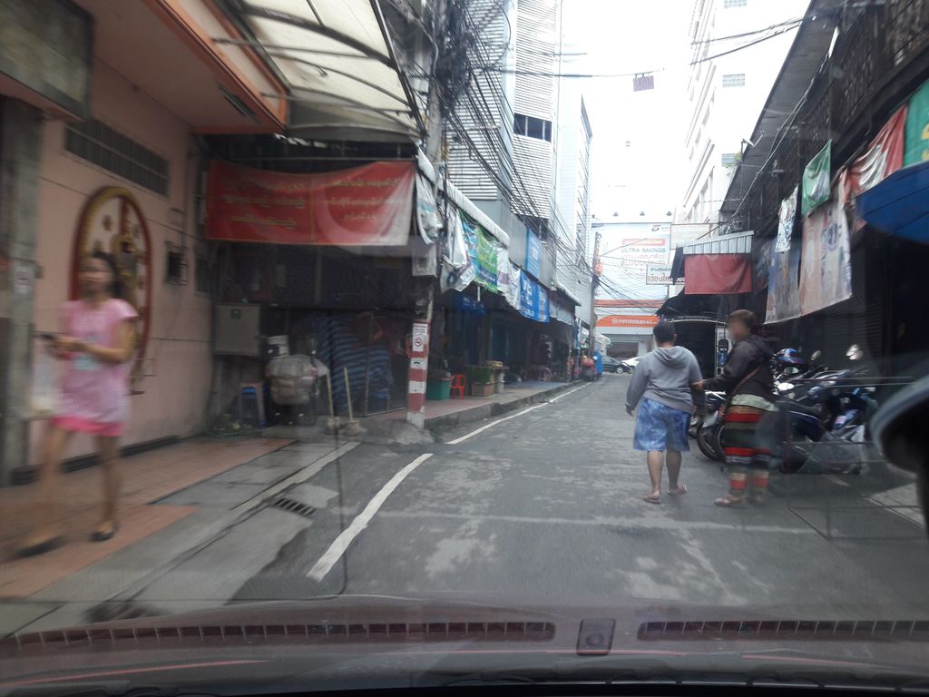 ภาพถนนตรงที่ Bee’s Rista Coffee,CNX ตั้งอยู่ ถ่ายโดย ratchaphat พ.ศ. 2561 (2018) · A street-level view of where Bee’s Rista Coffee,CNX stands, by ratchaphat in 2561 (2018)