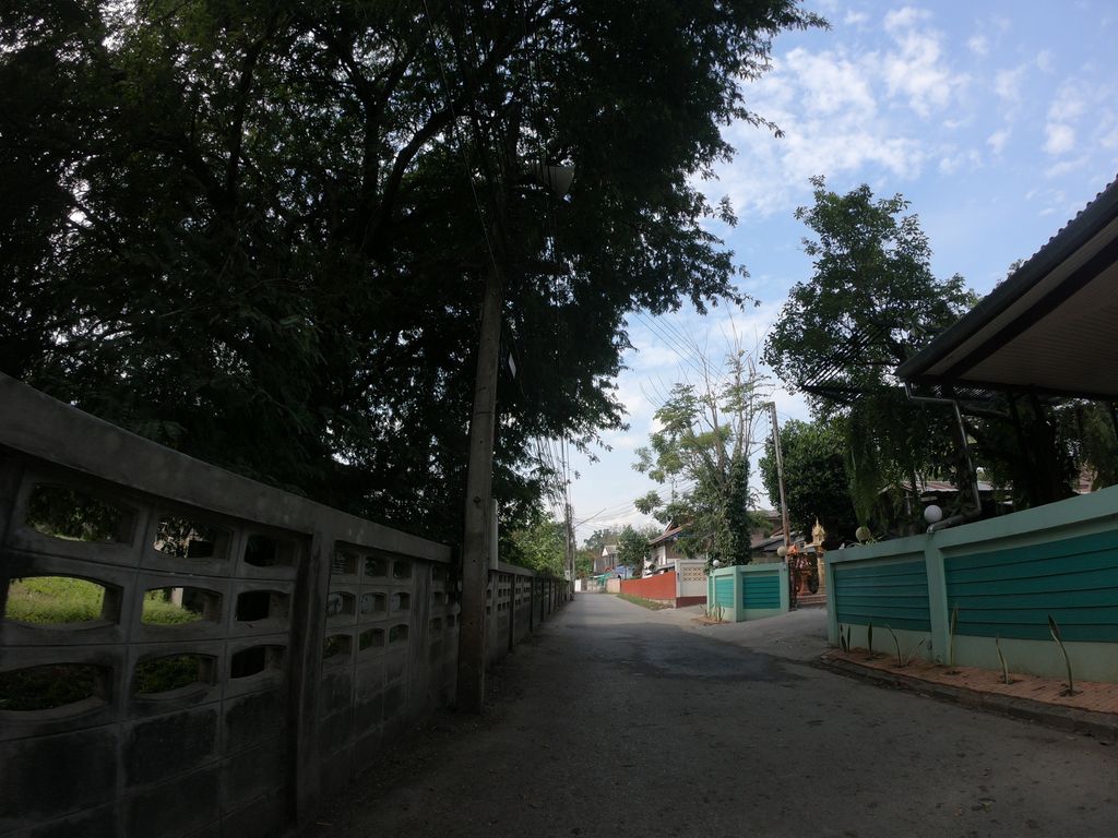 ภาพถนนตรงที่ เจ๊ต้อมครัวในบ้าน ตั้งอยู่ ถ่ายโดย chanuwath_grab พ.ศ. 2562 (2019) · A street-level view of where เจ๊ต้อมครัวในบ้าน · Che Tom Khrua Nai Ban stands, by chanuwath_grab in 2562 (2019)