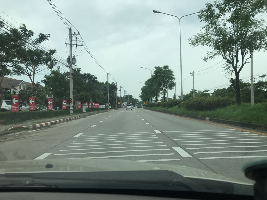 ภาพถนนตรงที่ ลดาปลาร้าหอมเชียงใหม่ ตั้งอยู่ ถ่ายโดย ppimpream พ.ศ. 2561 (2018) · A street-level view of where ลดาปลาร้าหอมเชียงใหม่ · Ladaplarahom Chiang Mai stands, by ppimpream in 2561 (2018)