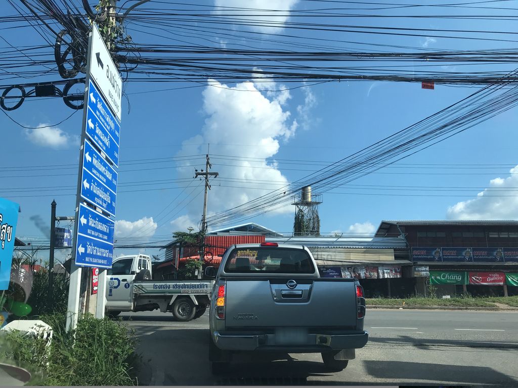 ภาพถนนตรงที่ ร้านทรัพย์ไชยวงค์เภสัช ตั้งอยู่ ถ่ายโดย prasert พ.ศ. 2561 (2018) · A street-level view of where ร้านทรัพย์ไชยวงค์เภสัช · Ran Sap Chai Wong Phesat stands, by prasert in 2561 (2018)