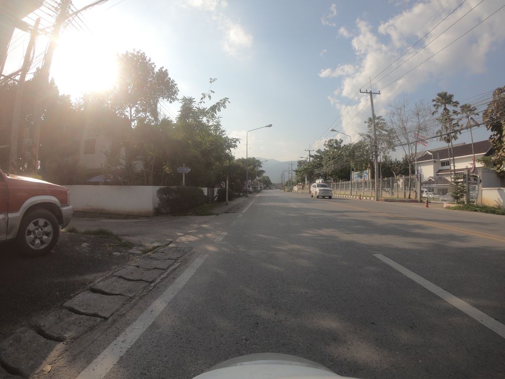 ภาพถนนตรงที่ Pim-Cha-Nok Thai Craft Home ตั้งอยู่ ถ่ายโดย chanuwath_grab พ.ศ. 2562 (2019) · A street-level view of where Pim-Cha-Nok Thai Craft Home stands, by chanuwath_grab in 2562 (2019)