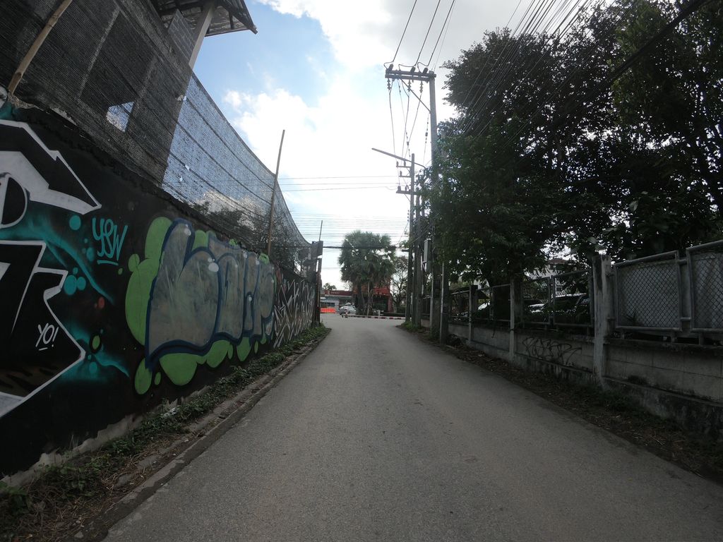 ภาพถนนตรงที่ Lanna Bonita Boutique Hotel ตั้งอยู่ ถ่ายโดย chanuwath_grab พ.ศ. 2562 (2019) · A street-level view of where Lanna Bonita Boutique Hotel stands, by chanuwath_grab in 2562 (2019)