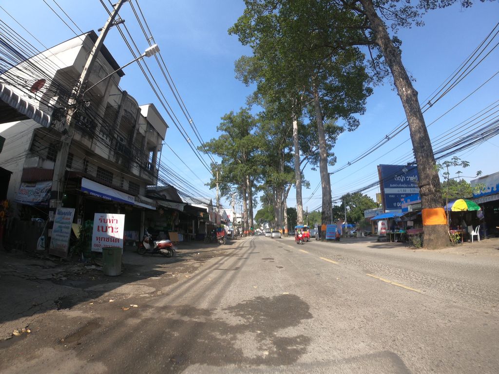 ภาพถนนตรงที่ แมคออโตแอร์ ตั้งอยู่ ถ่ายโดย chanuwath_grab พ.ศ. 2562 (2019) · A street-level view of where แมคออโตแอร์ · Maekotoae stands, by chanuwath_grab in 2562 (2019)