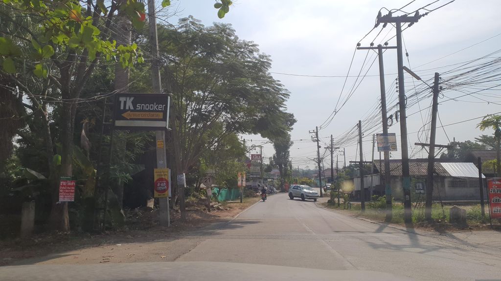 ภาพถนนตรงที่ ชีวา คาร์แคร์ ตั้งอยู่ ถ่ายโดย jrcarlsen พ.ศ. 2566 (2023) · A street-level view of where ชีวา คาร์แคร์ · Chiwa Car Care stands, by jrcarlsen in 2566 (2023)