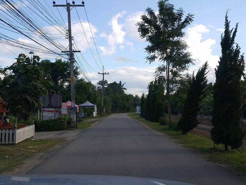 ภาพถนนตรงที่ Backyard Place , Bed & Breakfast ตั้งอยู่ ถ่ายโดย jrcarlsen พ.ศ. 2558 (2015) · A street-level view of where Backyard Place , Bed & Breakfast stands, by jrcarlsen in 2558 (2015)