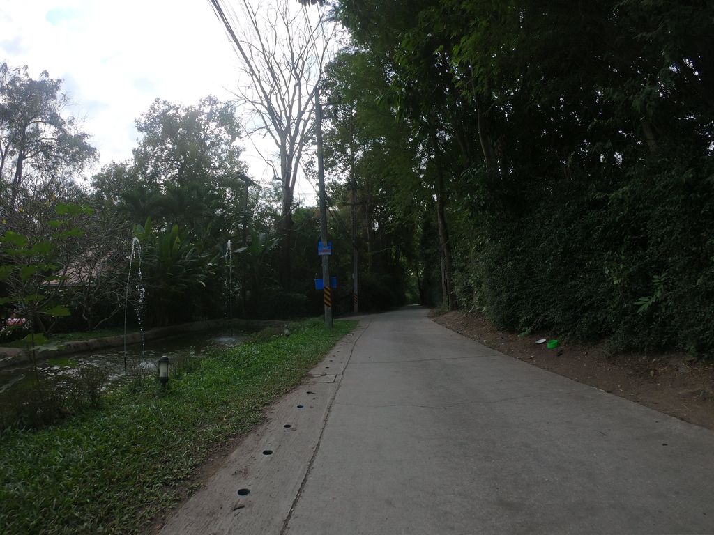 ภาพถนนตรงที่ Bellavita Resort ตั้งอยู่ ถ่ายโดย chanuwath_grab พ.ศ. 2562 (2019) · A street-level view of where Bellavita Resort stands, by chanuwath_grab in 2562 (2019)