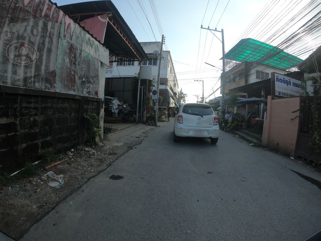 ภาพถนนตรงที่ The One Salon Suandok ตั้งอยู่ ถ่ายโดย chanuwath_grab พ.ศ. 2562 (2019) · A street-level view of where The One Salon Suandok stands, by chanuwath_grab in 2562 (2019)