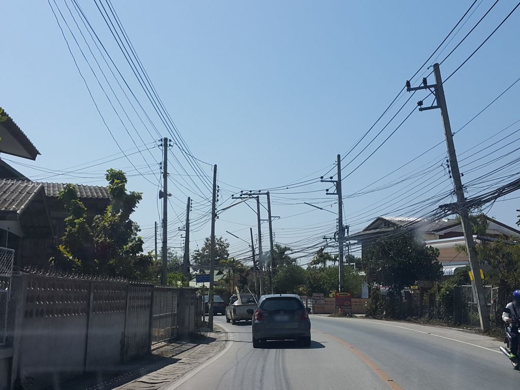 ภาพถนนตรงที่ วัดบวกเป็ด ตั้งอยู่ ถ่ายโดย jrcarlsen พ.ศ. 2559 (2016) · A street-level view of where วัดบวกเป็ด · Wat Buakpet stands, by jrcarlsen in 2559 (2016)