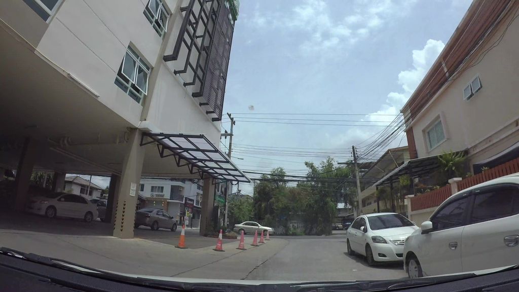 ภาพถนนตรงที่ C-One Hotel ตั้งอยู่ ถ่ายโดย kaart_3 พ.ศ. 2562 (2019) · A street-level view of where C-One Hotel stands, by kaart_3 in 2562 (2019)