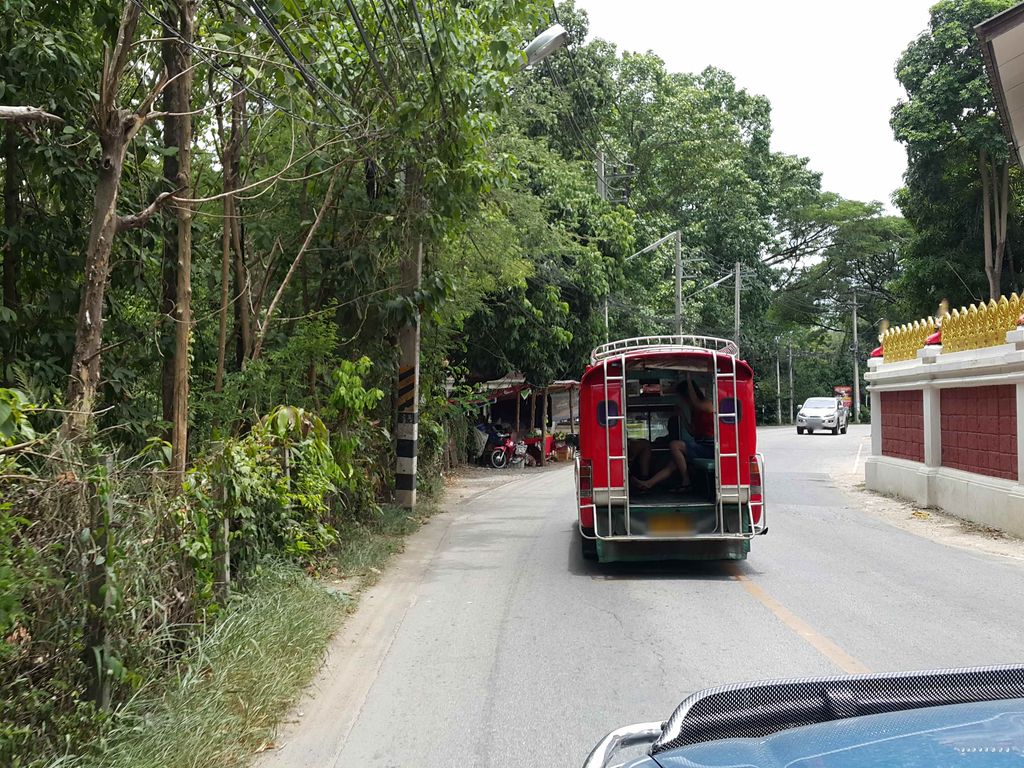 ภาพถนนตรงที่ Ustudio Yoga Fly ตั้งอยู่ ถ่ายโดย jrcarlsen พ.ศ. 2558 (2015) · A street-level view of where Ustudio Yoga Fly stands, by jrcarlsen in 2558 (2015)