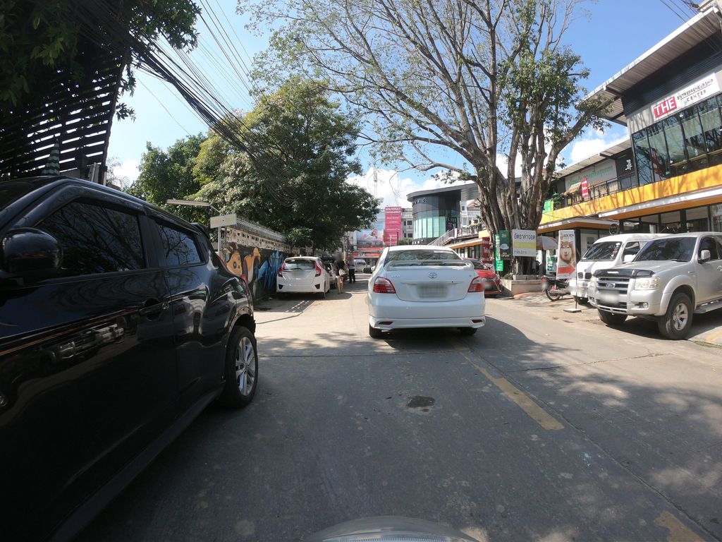 ภาพถนนตรงที่ The Entrepreneurship Center ตั้งอยู่ ถ่ายโดย chanuwath_grab พ.ศ. 2562 (2019) · A street-level view of where The Entrepreneurship Center stands, by chanuwath_grab in 2562 (2019)