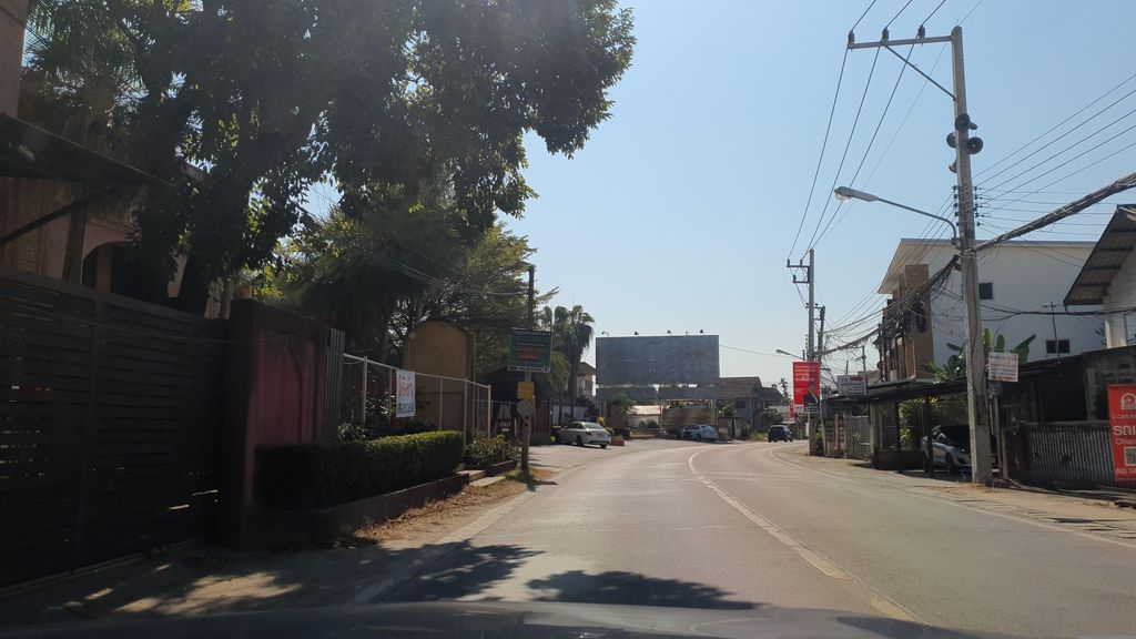 ภาพถนนตรงที่ พุงกาง คาเฟ่ ตั้งอยู่ ถ่ายโดย jrcarlsen พ.ศ. 2566 (2023) · A street-level view of where พุงกาง คาเฟ่ · Phungkang Café stands, by jrcarlsen in 2566 (2023)