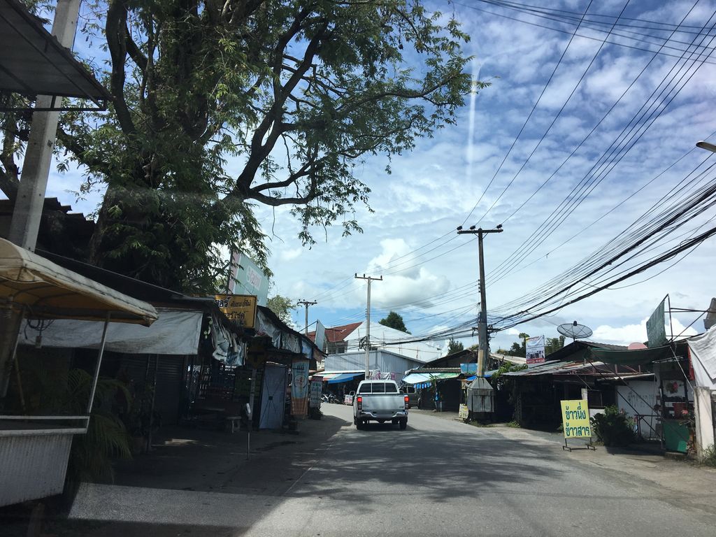 ภาพถนนตรงที่ หม่าล่าป่าไผ่ ตั้งอยู่ ถ่ายโดย wapriz พ.ศ. 2561 (2018) · A street-level view of where หม่าล่าป่าไผ่ · Mala Pa Phai stands, by wapriz in 2561 (2018)