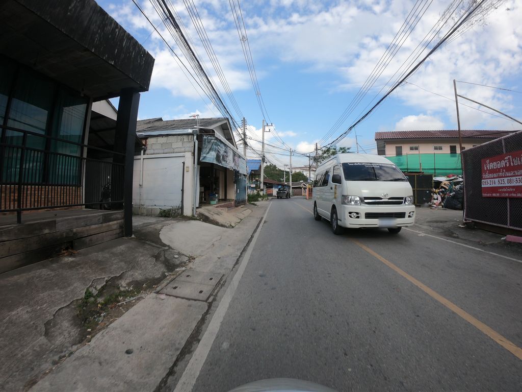 ภาพถนนตรงที่ Tea Time Terrace ตั้งอยู่ ถ่ายโดย chanuwath_grab พ.ศ. 2562 (2019) · A street-level view of where Tea Time Terrace stands, by chanuwath_grab in 2562 (2019)