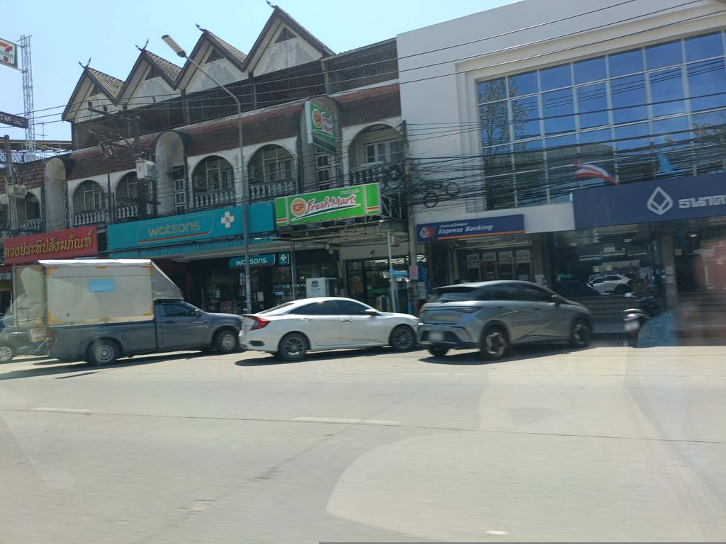 ภาพถนนตรงที่ Pharmacy Library CMU ตั้งอยู่ ถ่ายโดย skillsy พ.ศ. 2568 (2025) · A street-level view of where Pharmacy Library CMU stands, by skillsy in 2568 (2025)